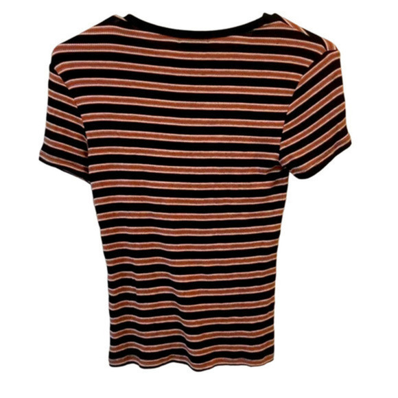 Cute Top - Picture 3 of 3